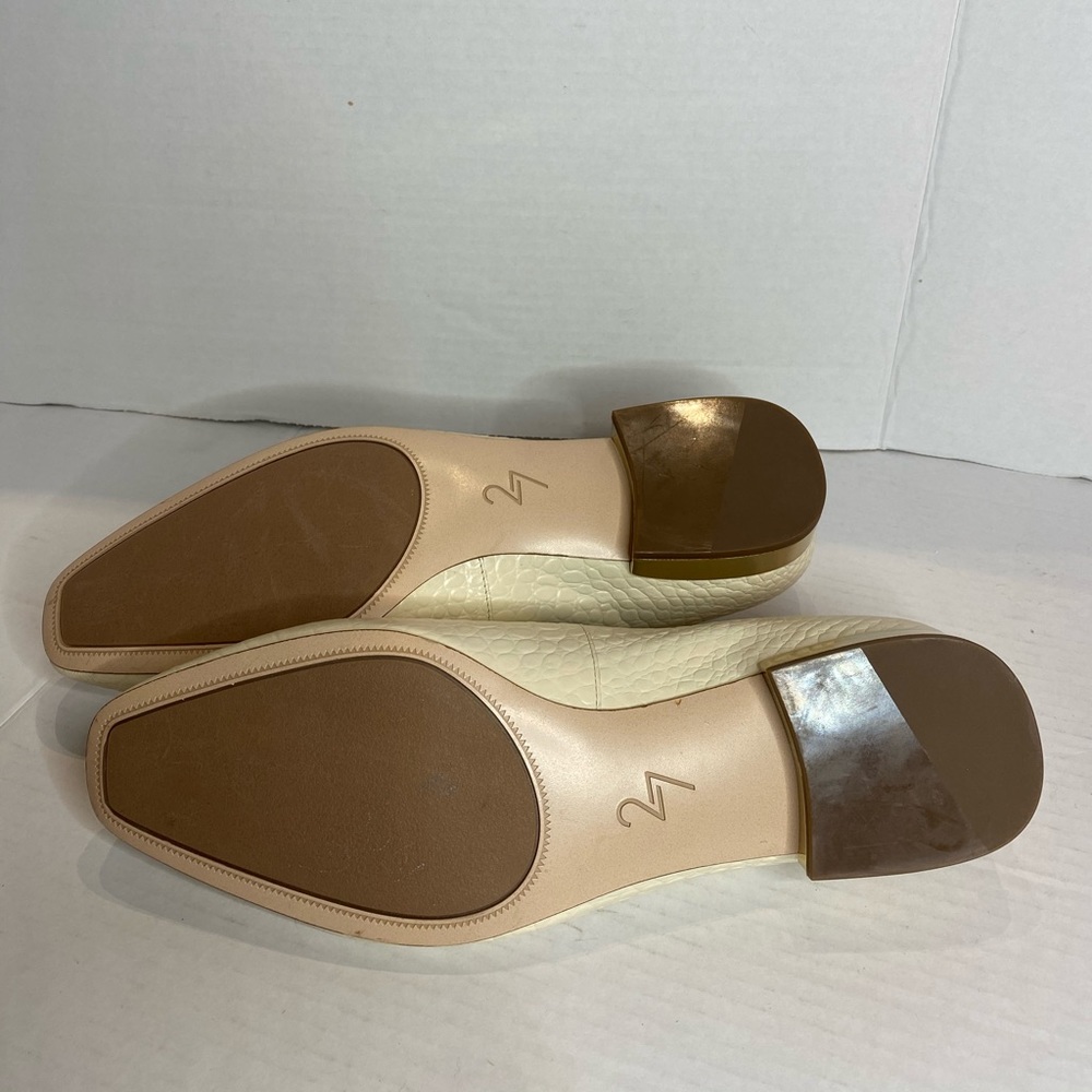 27 Edit | White Regina Loafer - Picture 3 of 9